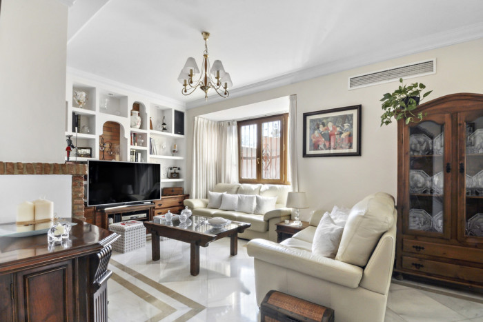 Qlistings House - Villa in San Pedro de Alcántara, Costa del Sol image 3